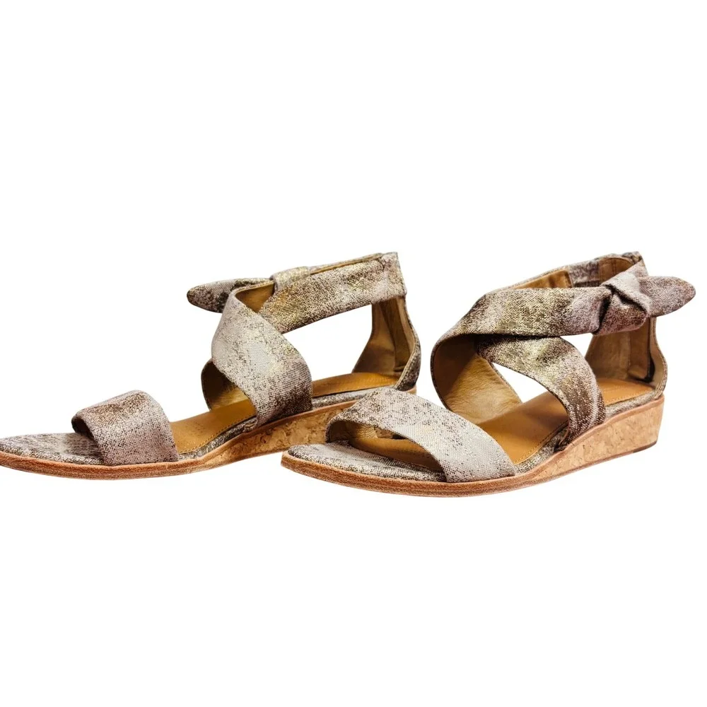 Corso Como CC-Rasque Metallic Gold Bow Ankle Strap Cork Wedge Sandals 8M